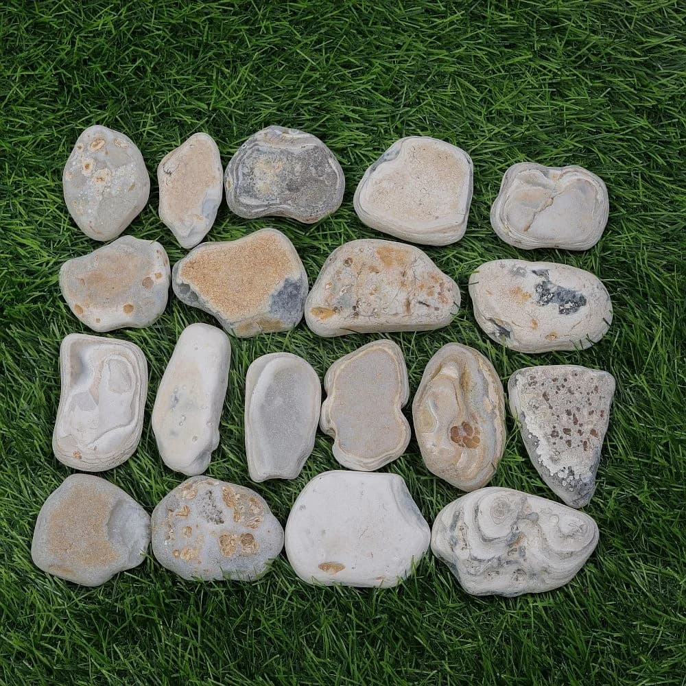 Black Dry Beach Pebbles Angle 2